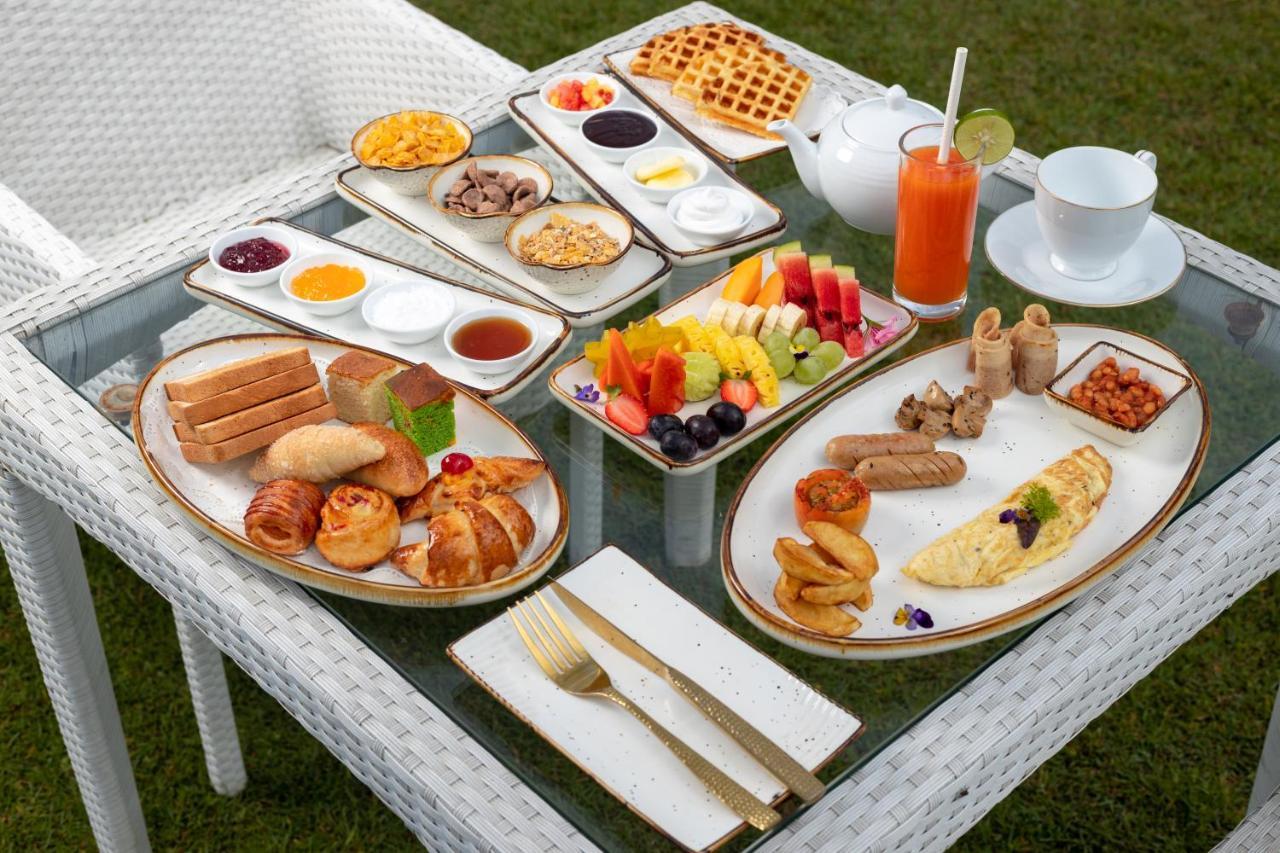 The Westbury Palace 누와라 엘리야 외부 사진