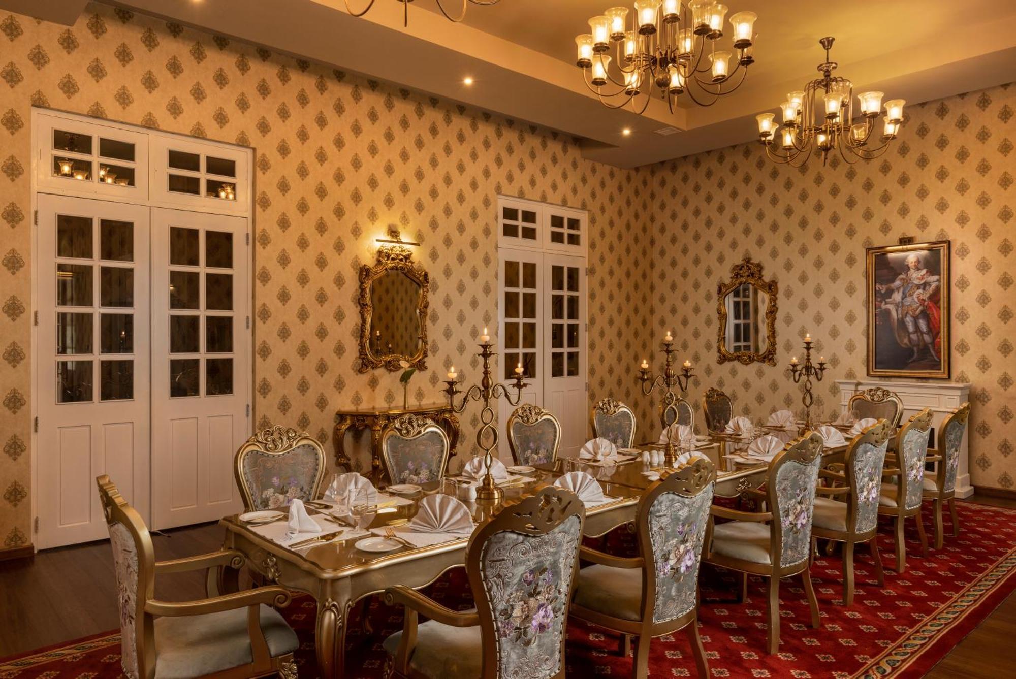 The Westbury Palace 누와라 엘리야 외부 사진